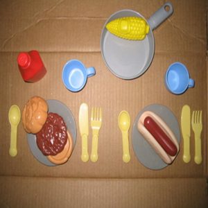 Hardware Pack 2: 2 Coffee Cups. Hot Dog. Hot Dog Bun. Corn Cob. Hamburger Patty. Hamburger Bun. Fry Pan. Ketchup. 2 Spoons. 2 Forks. 2 Knives and 2 Plates